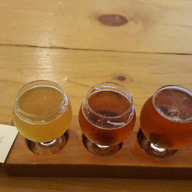 Bivouac Bitter 6.0%, Brassneck Brewery, Canada