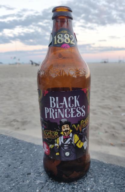 Black Princess Doctor Weiss 5.2%, Cervejaria Petrópolis, Brazil