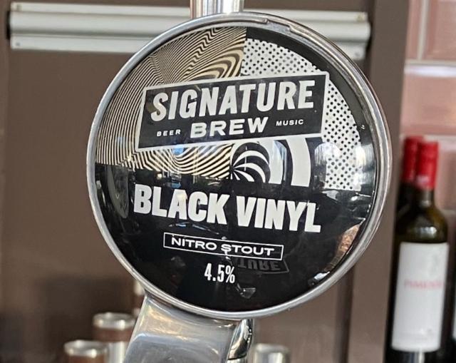 Black Vinyl 4.5%, Signature Brew, England