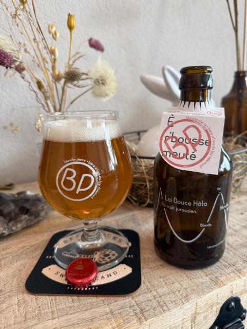 Blanche Pierre Blonde 4.8%, Brasserie Blanche Pierre, Switzerland