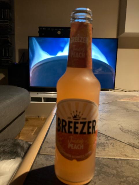 Breezer Juicy Peach 4.0%, Bacardi, Bermuda