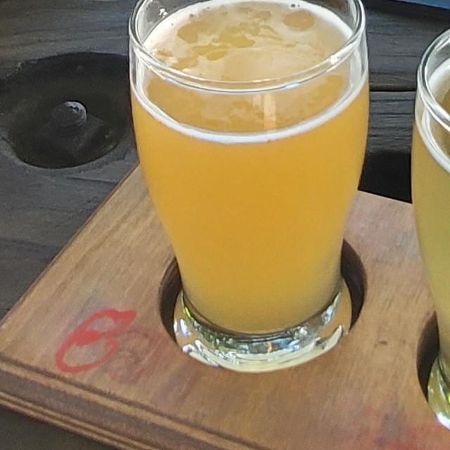 Broadway allumeuse 5.0%, Broadway Microbrasserie, Canada