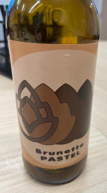 Brunette Pastel, Brasserie La Pastel