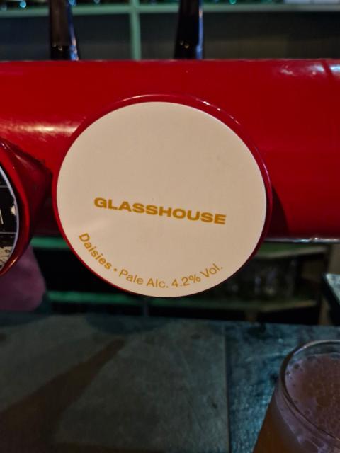 daisies 4.2%, Glasshouse Beer Co., England