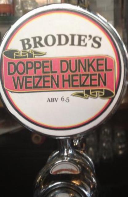 Doppel Dunkel Weizen Heizen 6.5%, Brodie's, England