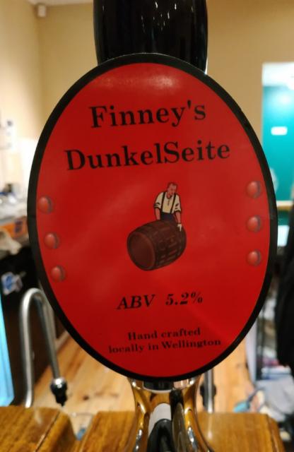 DunkelSeite 5.2%, Finney's, England