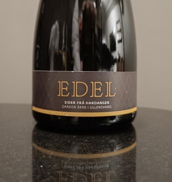 Edel Sider frå Hardanger 6.5%, Åkre Gård / Garden Åkre, Norway