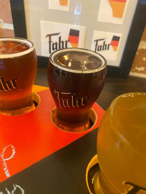 Fahr Munich 5.3%, Fahr Brewery, Canada