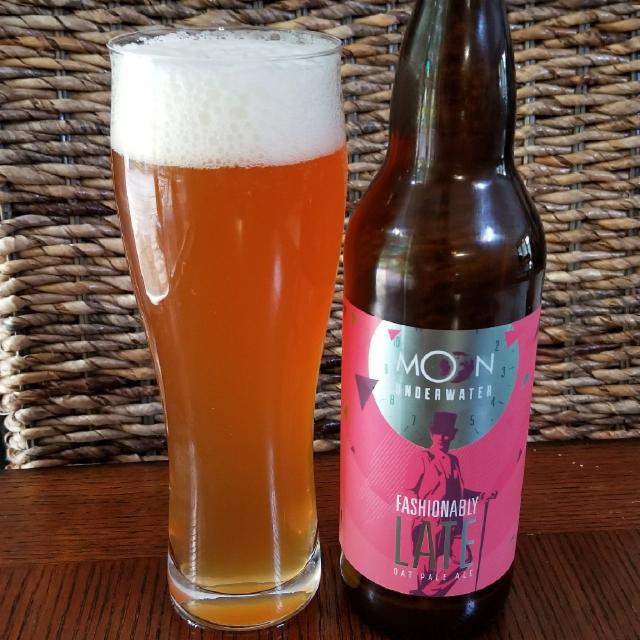 Fashionably Late Oat Pale Ale 5.5%, Moon Under Water Brewery, Canada