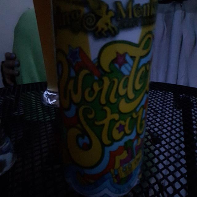 Flying Monkeys Wonder Star 4.5%, Flying Monkeys Craft Brewery, Canada