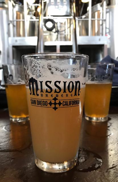 Friars gold hazy ipa 7.0%, Mission Brewery, United States