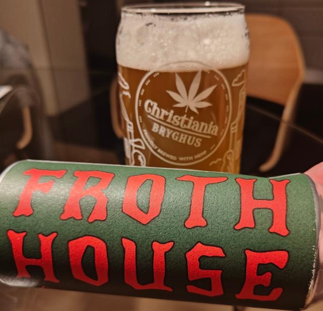 Froth House 5.2%, Warpigs Brewpub, Denmark