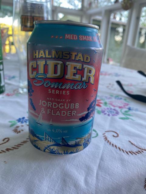 Halmstad cider sommar series Jordgubb & Fläder 4.0%, Krönleins Bryggeri, Sweden
