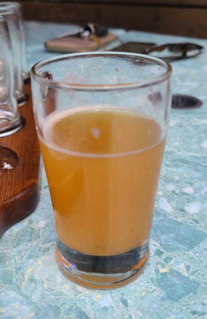 hazy daze northeast ipa 6.0%, Howe Sound Brewing, Canada