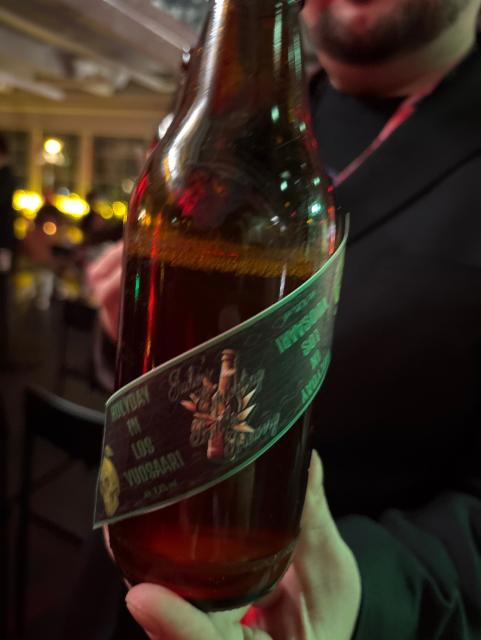 Holiday In Los Vuosaari, Juhon Räjähtävät Pullot