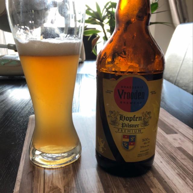 Hopfen Pilsner Premium 5.0%, Brasserie Vrooden, Canada
