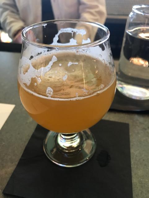 I smell hops & peaches 5.3%, Night Shift Brewing, United States