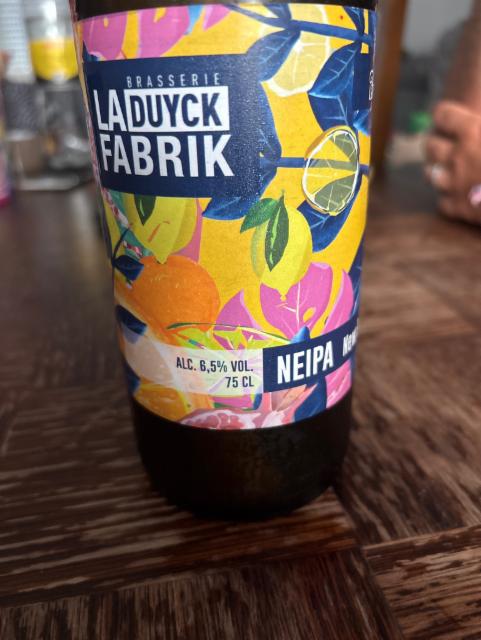 La duyck fabrik neipa, Brasserie De La Villette