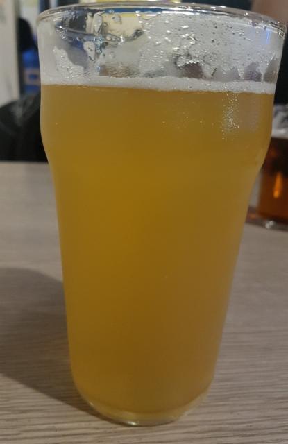 left handed giant cloud water 6.1%, Left Handed Giant Brewing, England