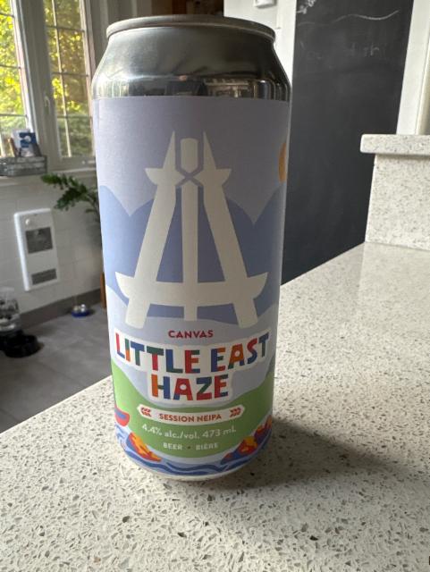 Little east haze 4.4%, Canvas Brewing, Canada