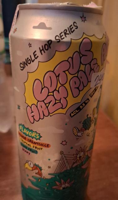 lotus hazy pale ale 5.5%, Mahanakhon, Thailand