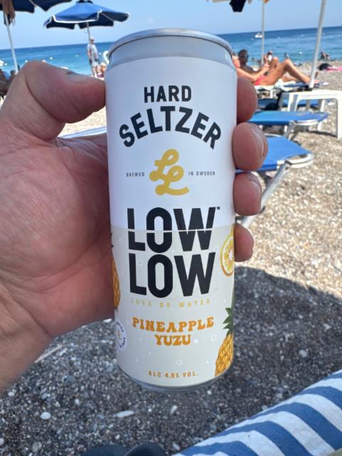 Low Low Pineapple Yuzu Hard Seltzer 4.5%, LowLoW, Sweden