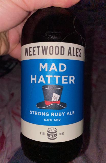 Mad Hatter 3.9%, Weetwood Ales, England