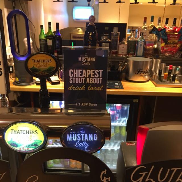 Mustang Black 4.2%, Arkell's Brewery, England