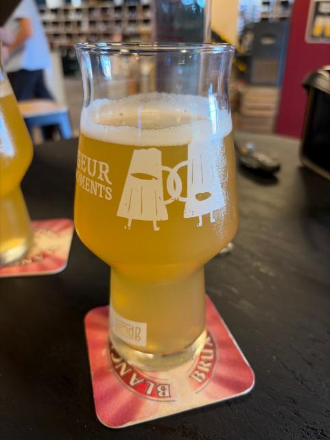 Off white-neipa 6.5%, Art with an Ale, France