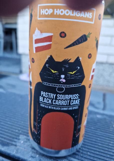pasty sourpuss : black carrot cake 7.0%, Hop Hooligans, Romania