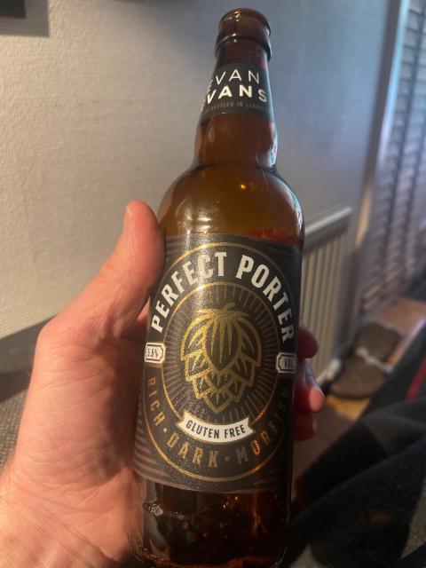 Perfect porter 5.5%, Evan Evans Brewery, Wales