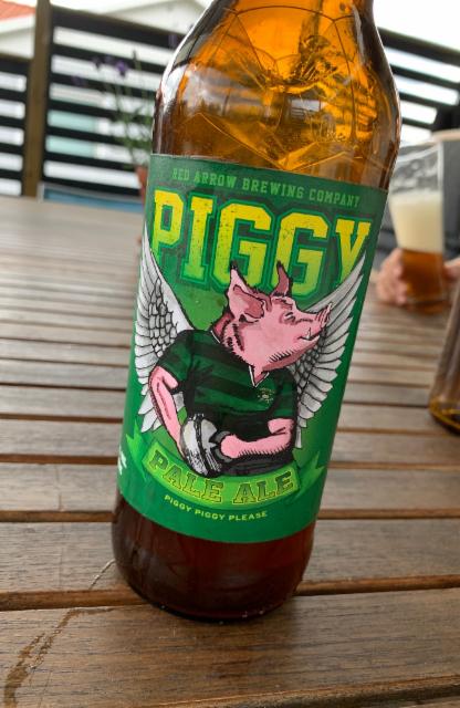 Piggy pale ale 5.0%, Red Arrow Brewing, Canada