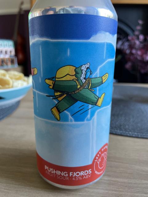 Pushing Fjords 4.5%, Left Handed Giant Brewing, England