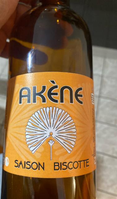 Saison biscotte, Akène