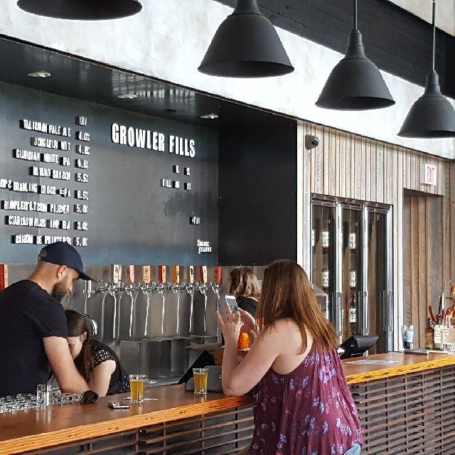 Saison de printemps 5.0%, Strange Fellows Brewing, Canada