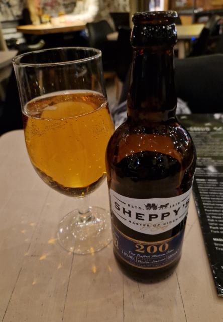 200 Fine Crafted Medium Cider 4.8%, Sheppy’s Cider Ltd., England