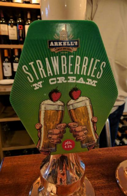 Strawberries 'n' Cream 4.5%, Arkell's Brewery, England