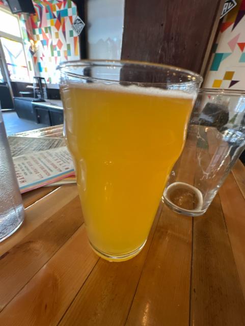 Super Tall 8.0%, Field House Brewing, Canada