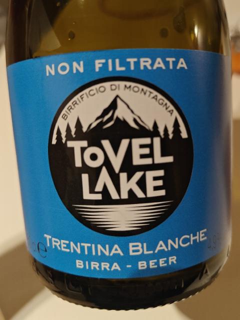 Tovel Lake Trentina Blanche Non Filtrata 4.9%, Melchiori, Italy