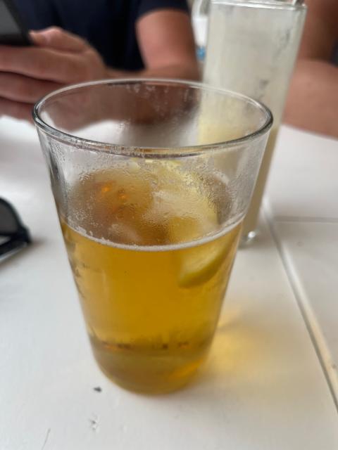 Viere su palace 5.2%, Henney's, England