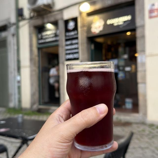 Viva magenta 4.2%, Brasseurs RJ, Canada