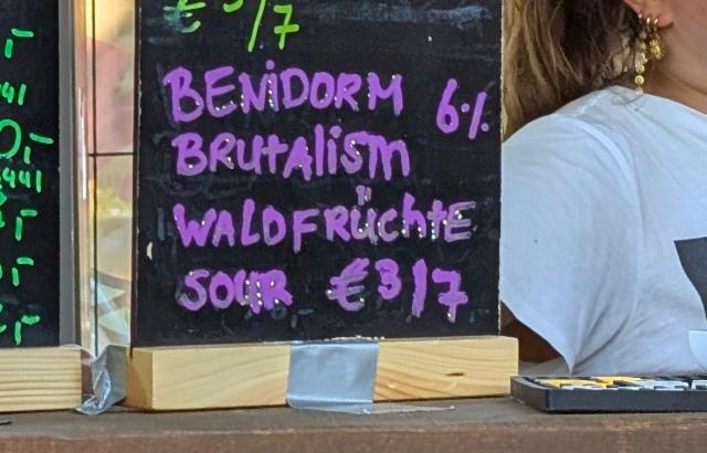Benidorm Brutalism WaldfrĂŒchte Sour, Baxbier