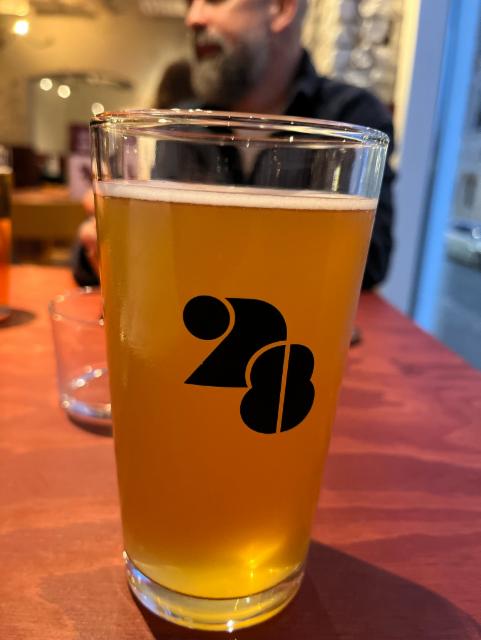 Whiny white weissbeer 4.8%, Glomens bryggeri, Sweden