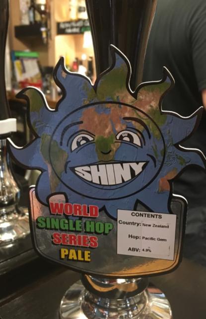World Single Hop Series Pale: Pacific Gem 4.9%, Shiny Brewing, England