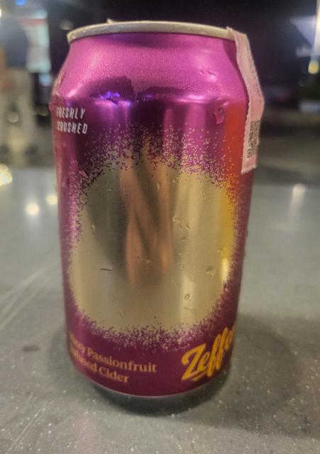 zeffer hazy passionfruit 4.8%, Zeffer Brewing Company, New Zealand