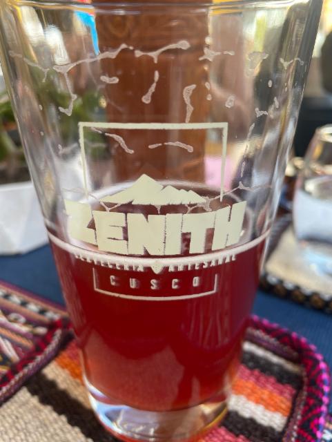 Zenith Red 5.0%, Por Zenith Breweing Company Cuzco, Peru