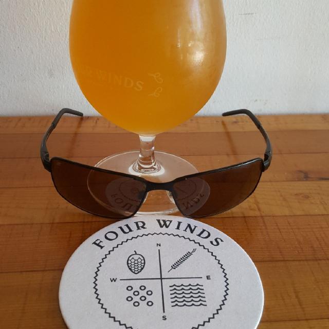 Zomer Saison 5.9%, Four Winds - Delta BC Canada, Canada