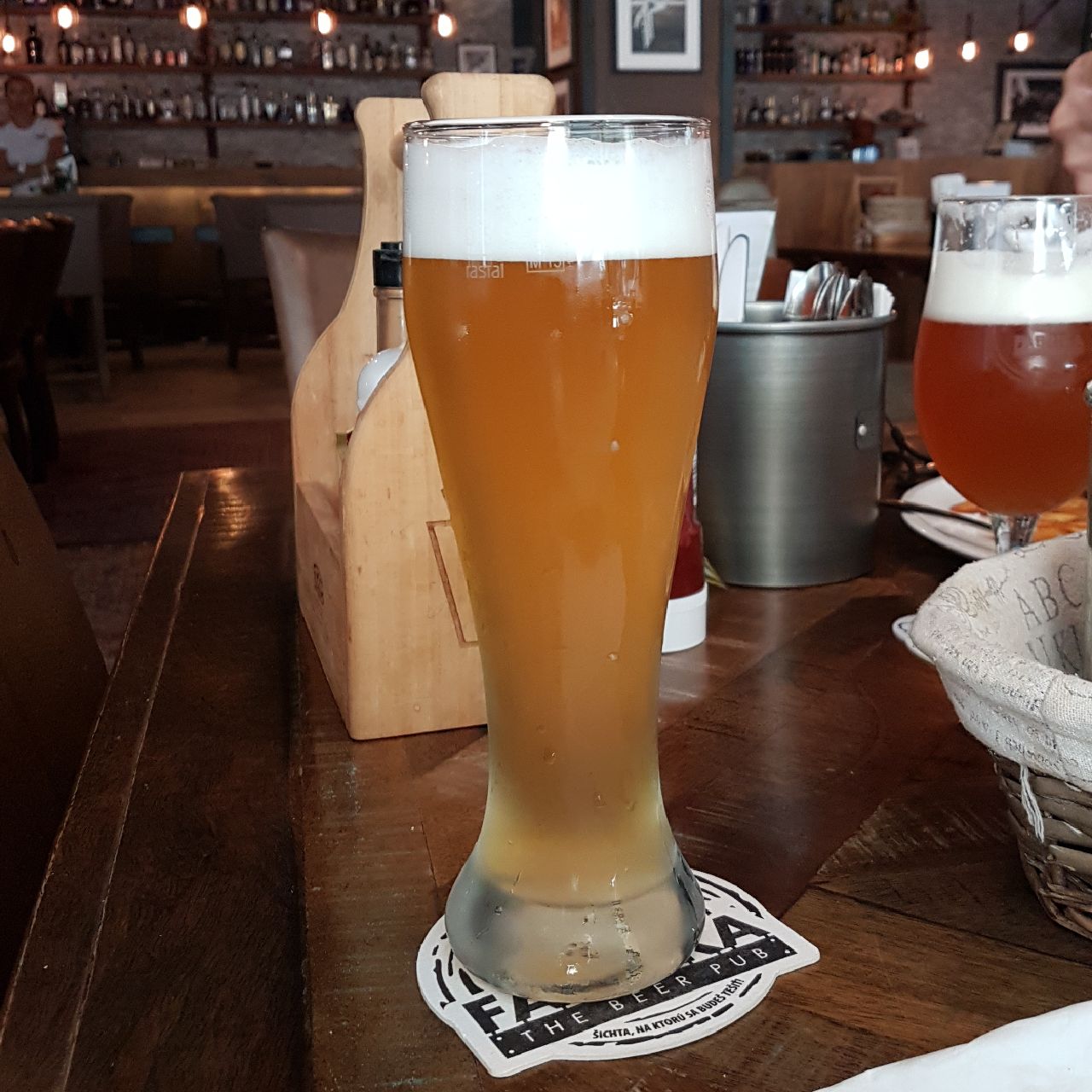 W12 Weizen, Fabrika Craft Brewery