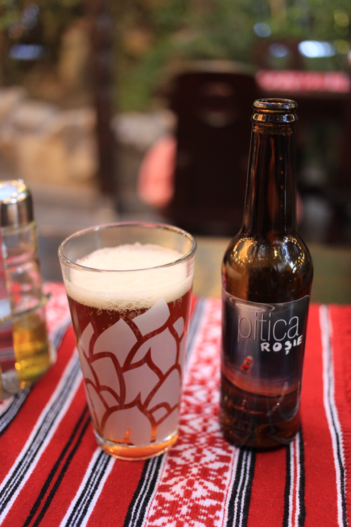 Pitica Roșie, Romania