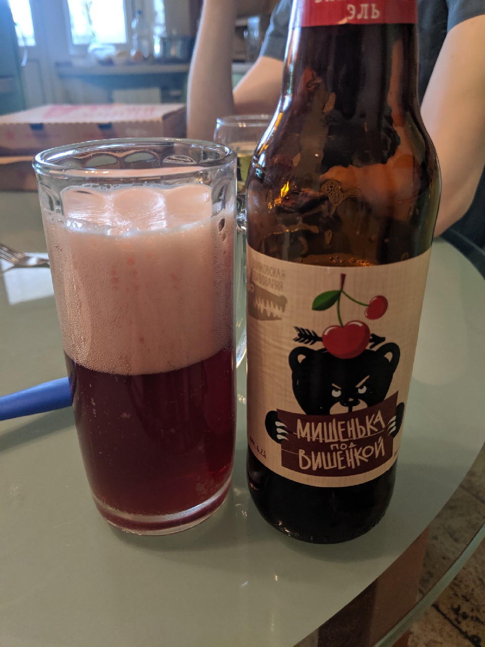 Mishenka pod Vishenkoy / Мишенька под Вишенкой, Russia